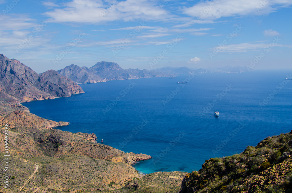 acantilado en bahía en el mar Mediterraneo, España, Cartagena