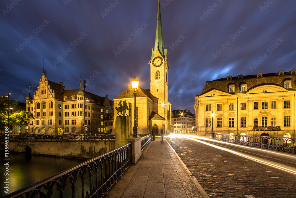 Fototapeta premium Fraumuenster church at night, Zurich