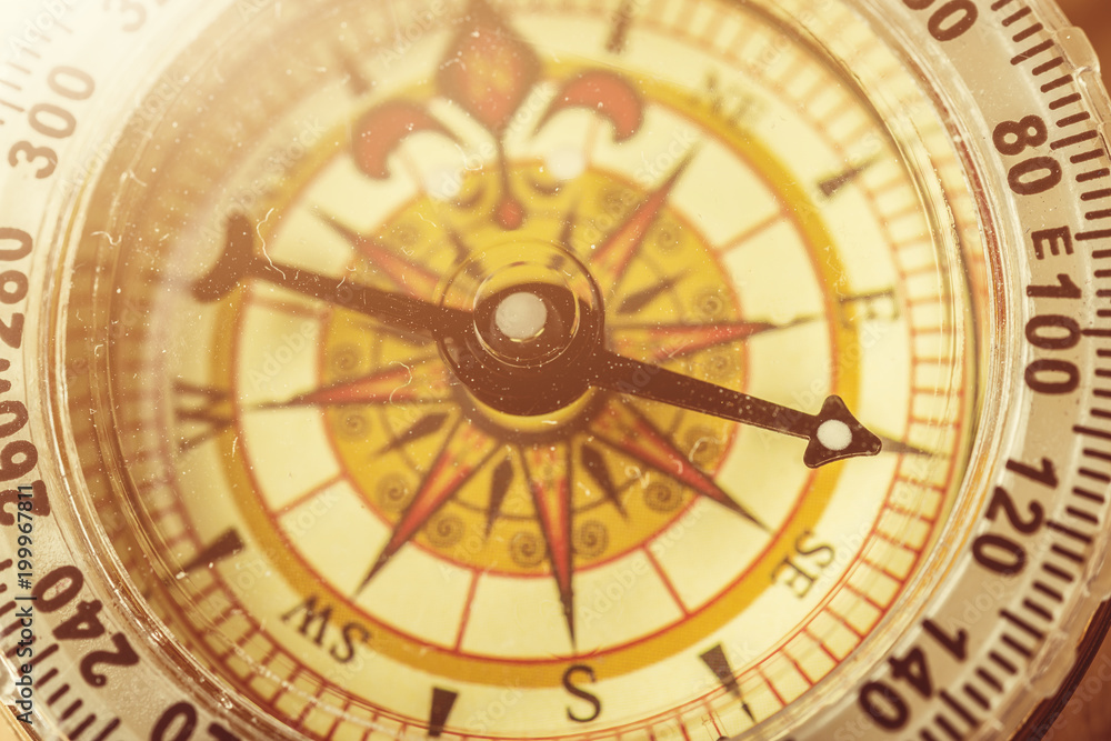 Naklejka premium Old vintage compass
