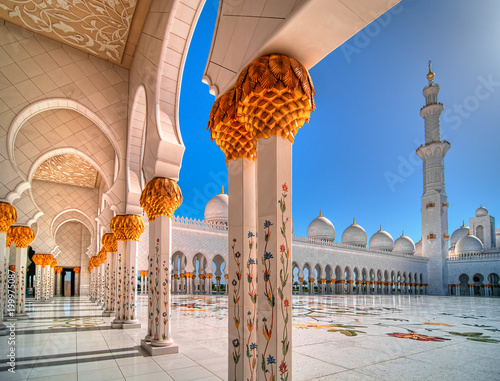 Sunset view at Sheikh Zayed Grand Mosque, Abu Dhabi, United Arab Emirates