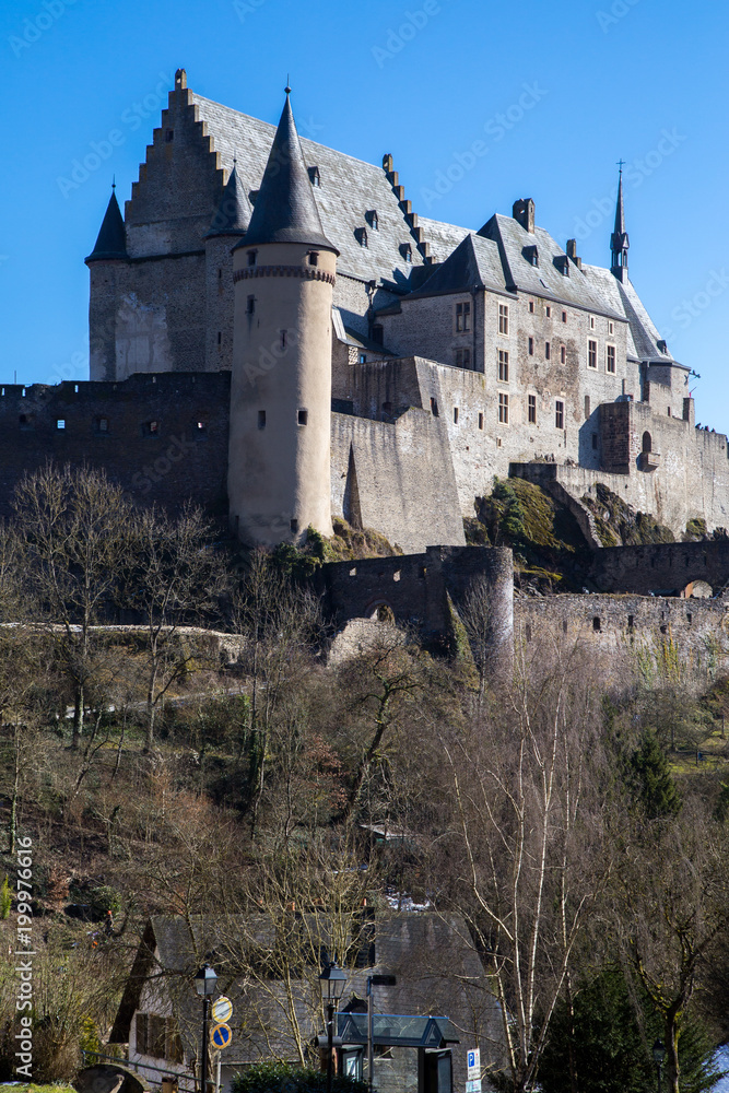 Château de Vianden, un château fort situé au Luxembourg dans la ville de Vianden
