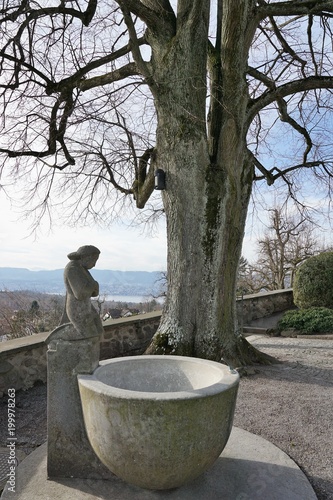 Alte Kirche mit Friedhof in Witikon in kanton Zürich in der Schweiz photo