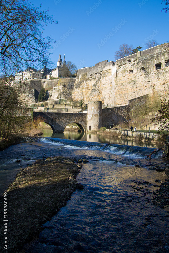 La ville basse ou quartier du Grund à Luxembourg, traversée par la Pétrusse, au pied des casemates La ville basse ou quartier du Grund à Luxembourg, traversée par la Pétrusse, au pied des casemates