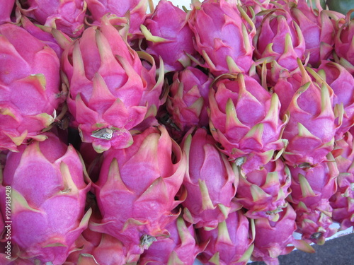 Drachenfrucht Markt pink