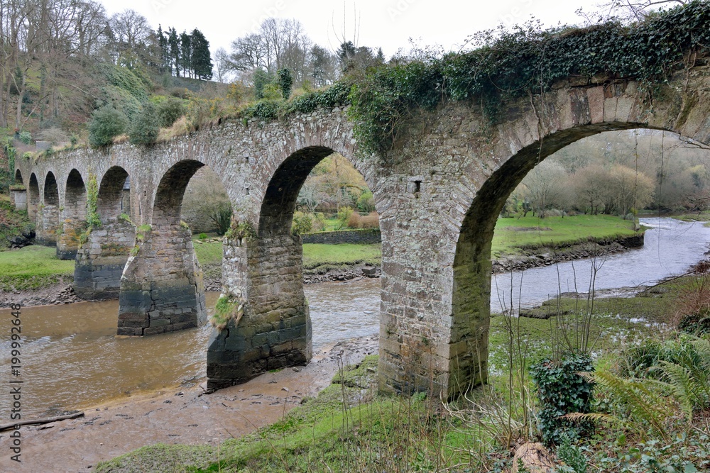 L'aqueduc de la rivière Le Guindy en Bretagne dans le Trégor