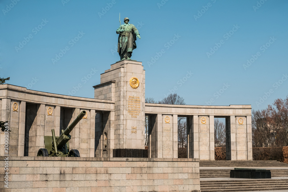 Fotografie Soviet War Memorial (Tiergarten) in Berlin, Germany