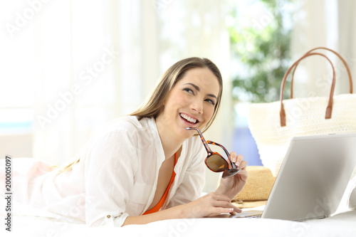 Woman with a laptop thinking on vacations