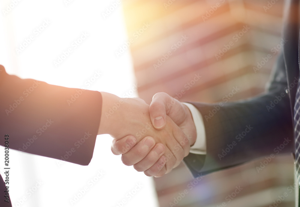 Business executives to congratulate the joint business agreement Business executives to congratulate the joint business agreement