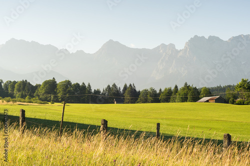 Fototapeta Naklejka Na Ścianę i Meble -  Malerischer Morgen im Karwendel Gebirge in Deutschland