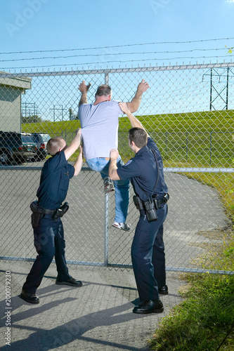 Принти на полотні Two policemen apprehend a suspect