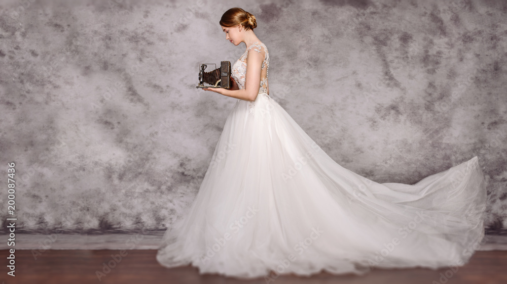 Naklejka premium Bride in beautiful dress which camera