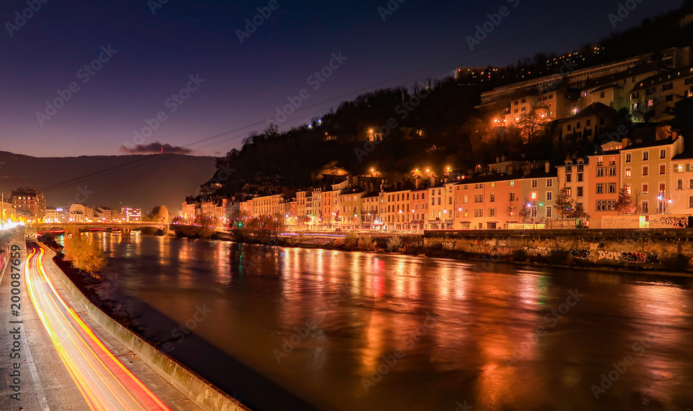 Fototapeta premium Grenoble Quais en feu