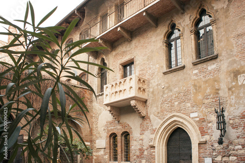Romeo and Juliet balcony in Verona, Italy © 8H