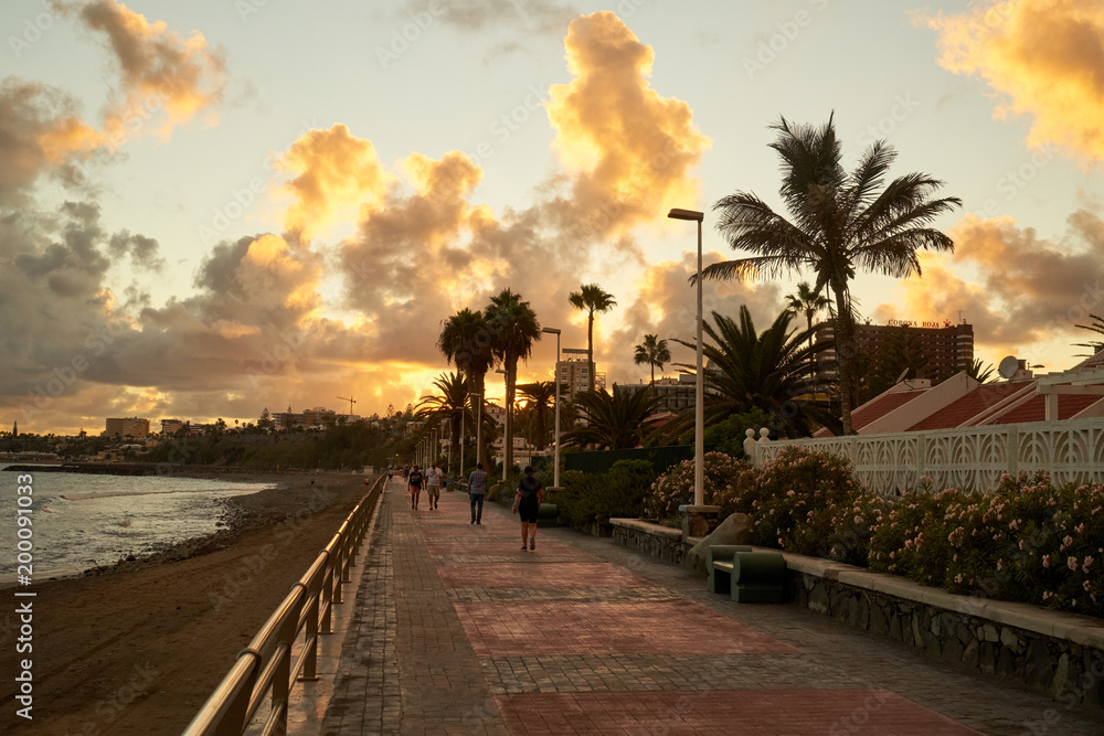 Landschaft während des Sonnenunterganges am Playa del Ingles - obrazy, fototapety, plakaty 