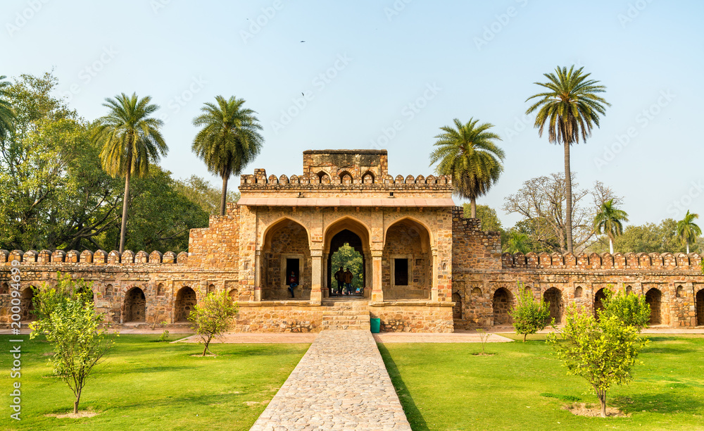 Fototapeta premium Entrance of Isa Khan Tomb in Delhi, India