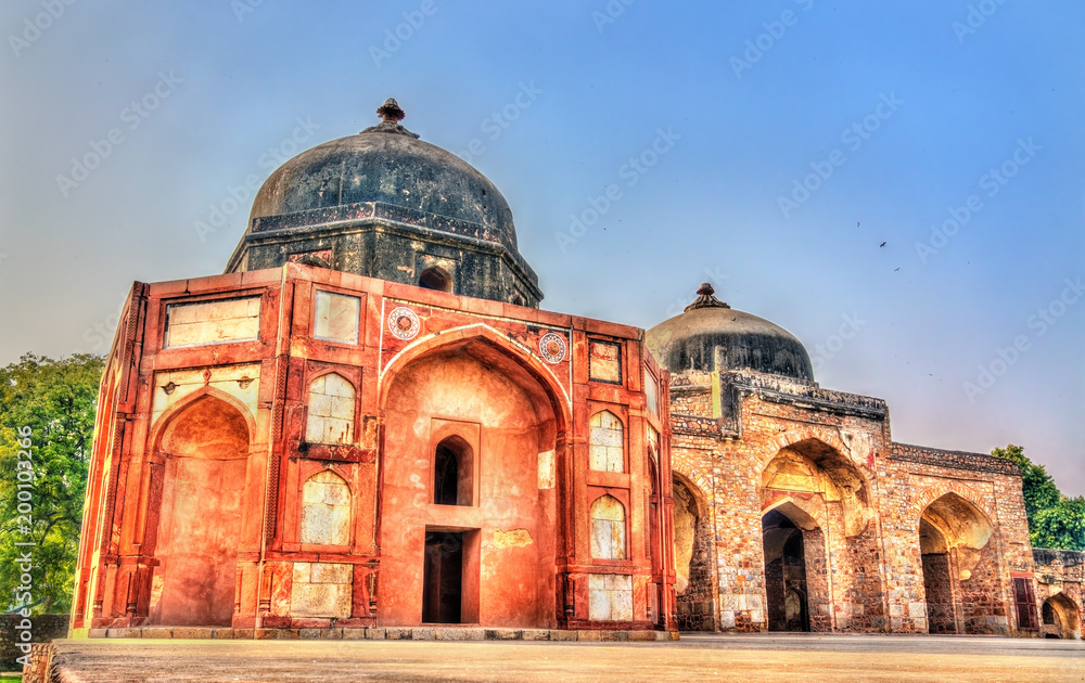 Obraz premium Afsarwala Tomb at the Humayun Tomb Complex in Delhi, India
