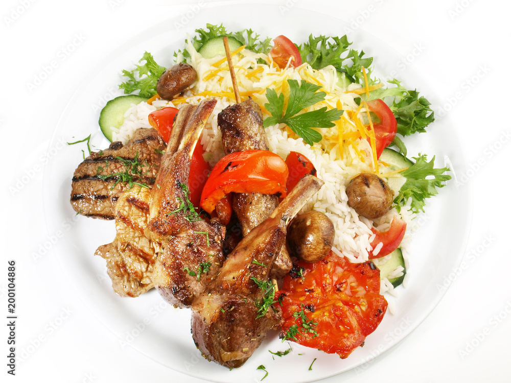 Grillteller mit Reis und Gemüse Grillteller mit Reis und Gemüse