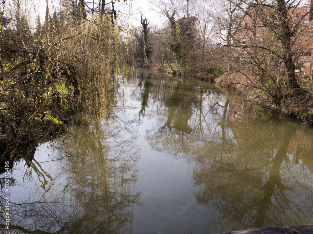 Spiegelungen von Bäumen im Fluss Else in Bünde Deutschland Spiegelungen von Bäumen im Fluss Else in Bünde Deutschland
