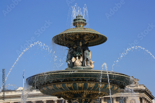 Vasques de la fontaine place de la Concorde à Paris, France