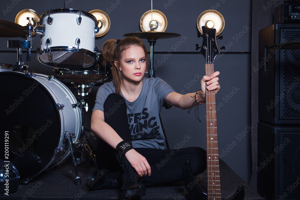 Fototapeta premium teen girl rockstar guitar