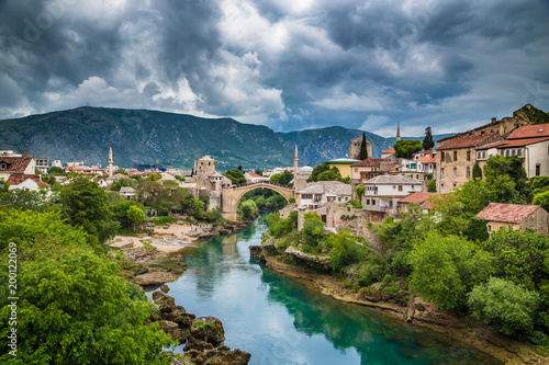 Foto Old town of Mostar with famous Old Bridge (Stari Most), Bosnia and Herzegovina