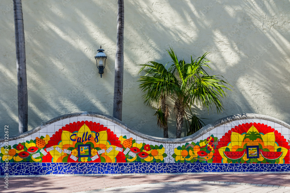 Naklejka premium Mozaika Calle ocho w parku domina Little Havana