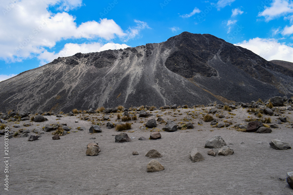 Vulkanwand im nicht aktiven, erloschenen Vulkan Nevado de Toluca, Xinantécatl, Vordergrund Steine, Gebirge, Mexiko