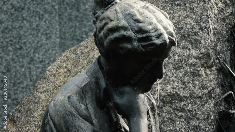 Creepy Cemetery Statue Creepy Cemetery Statue