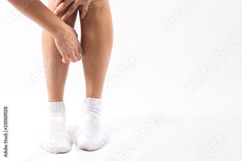 dry skin on the legs, itching of the legs, a person suffers from itching on his legs in consequence of dry skin
