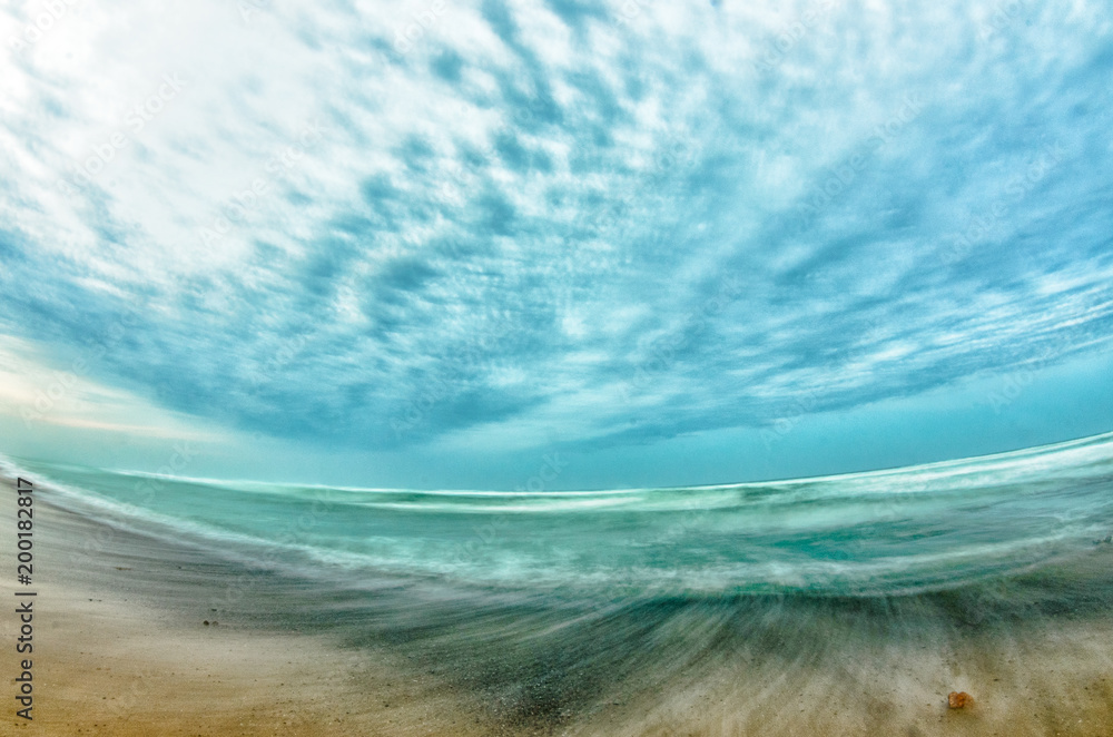 Obraz premium Scenics from the beaches of the sea of cortez, where the desert meets the sea, Baja California sur Mexico.
