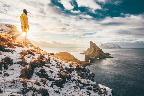 Wandern im Sonnenuntergang Faroe Islands Urlaub Wanderfolk photo