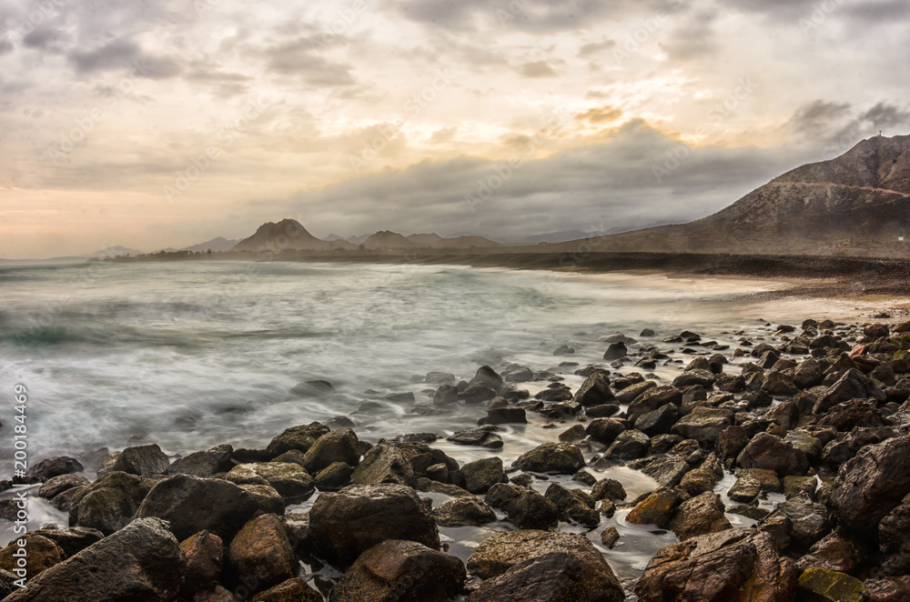 Obraz premium Scenics from the beaches of the sea of cortez, where the desert meets the sea, Baja California sur Mexico.
