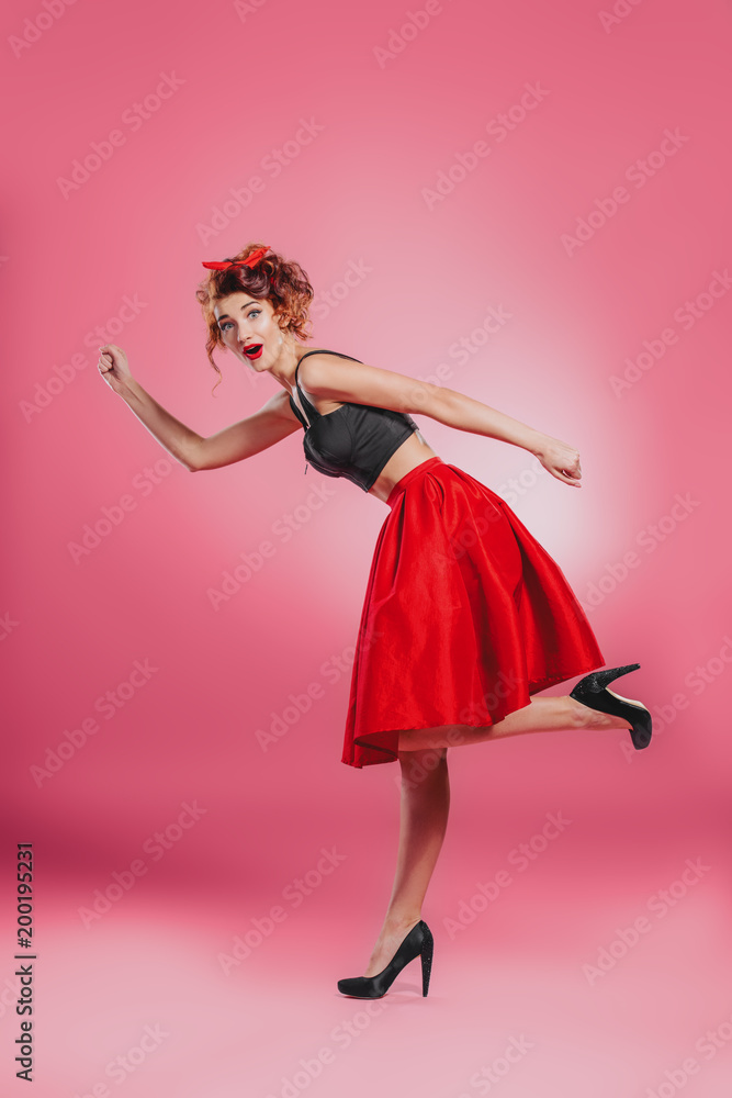 Naklejka premium running pin-up lady