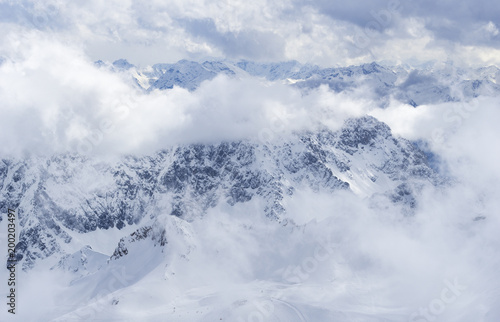 Blick auf die beeindruckenden Berge der schneebedeckten Alpen  © Maglido-Photography