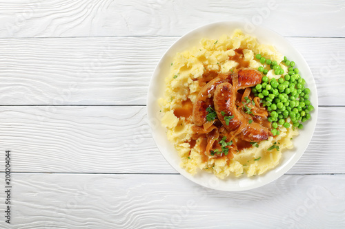 Φωτογραφία delicious Bangers and Mash on plate