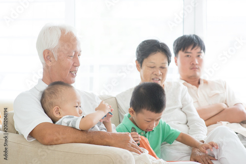 Asian family at home © WONG SZE FEI