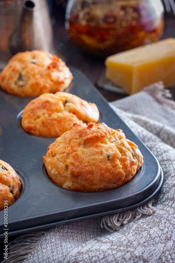 Ham, cheese and sun dried tomato muffins Ham, cheese and sun dried tomato muffins