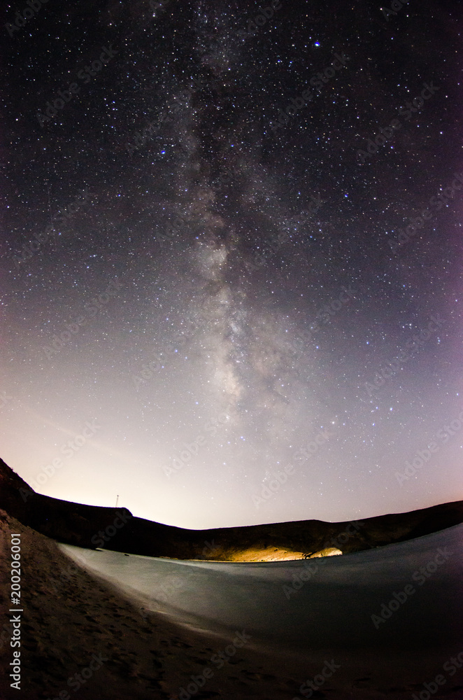 Obraz premium Night shost from balandra beach, baja california sur with milky way.