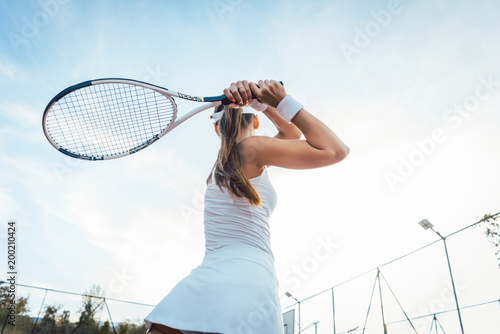 Fotografia Woman giving return playing tennis on court