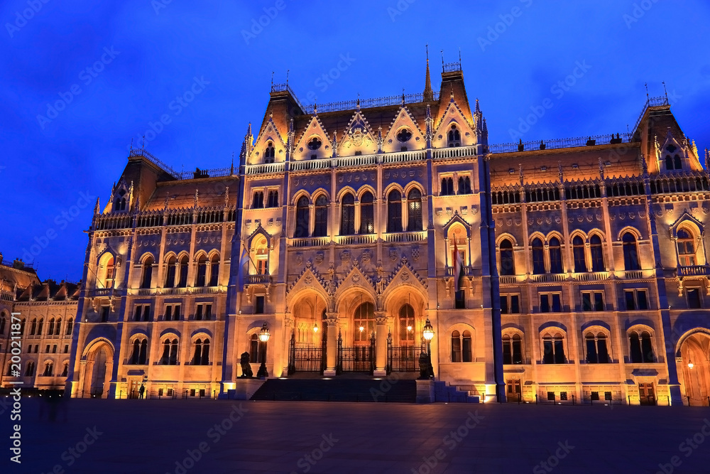 Fototapeta premium Parlamentsgebäude in Budapest, Ungarn
