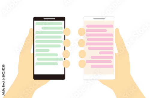 白と黒のスマホを持つ手とチャット画面