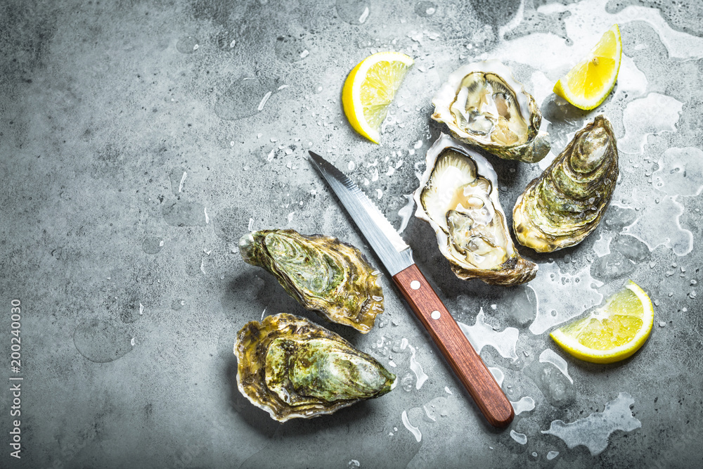 Fresh oysters on ice