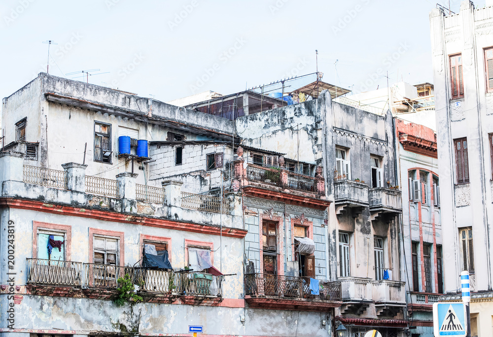 Havanna Gebäude an Hauptstraße auf Kuba Havanna Gebäude an Hauptstraße auf Kuba