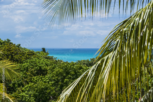 Wei  er Sand und T  rkises Wasser am Karibik Strand auf Kuba Varadero