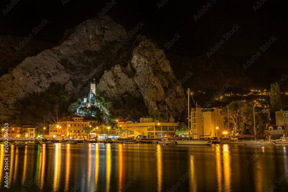 Fototapeta premium Omis Night