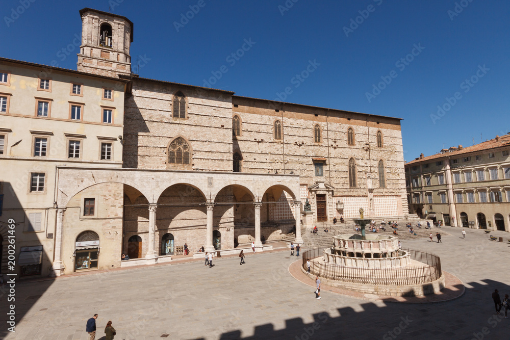 San Lorenzo cathedral with the Loggia di Braccio and the Fontana Maggiore (fountain) in Piazza IV Novembre (square) in Perugia, Italy