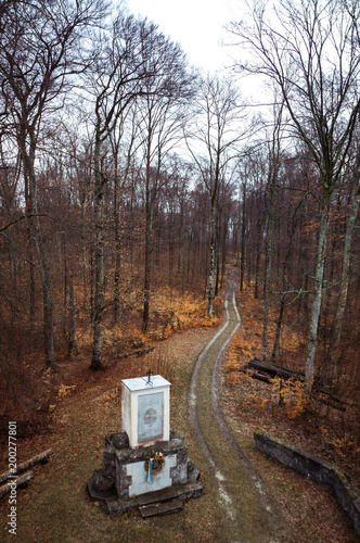 Ehrendenkmal im Herbst auf der Schwäbischen Alb photo