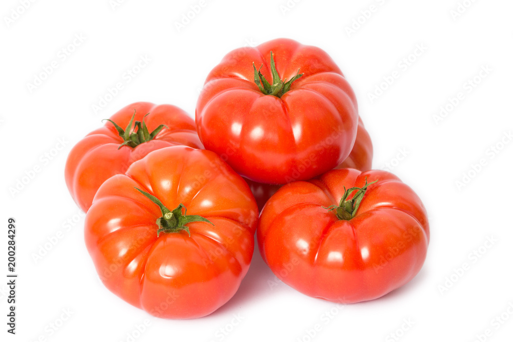 leckere Fleischtomaten freigestellt auf weißem Hintergrund leckere Fleischtomaten freigestellt auf weißem Hintergrund