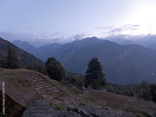 Eine Wanderung durch das Himalaya Gebiet von Uttarakhand im Norden von Indien photo