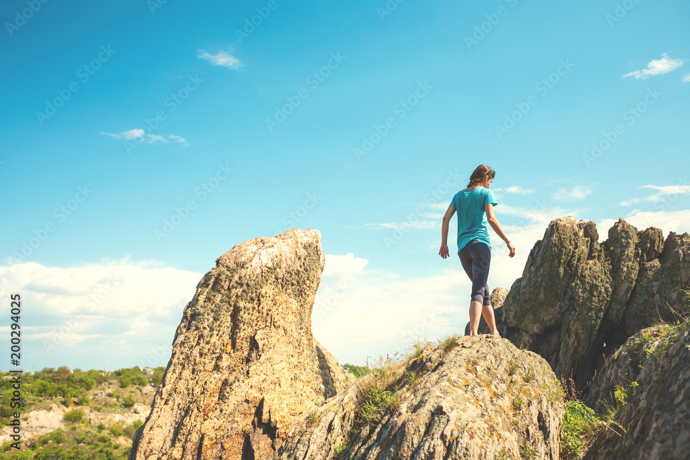 girl climbs the mountain